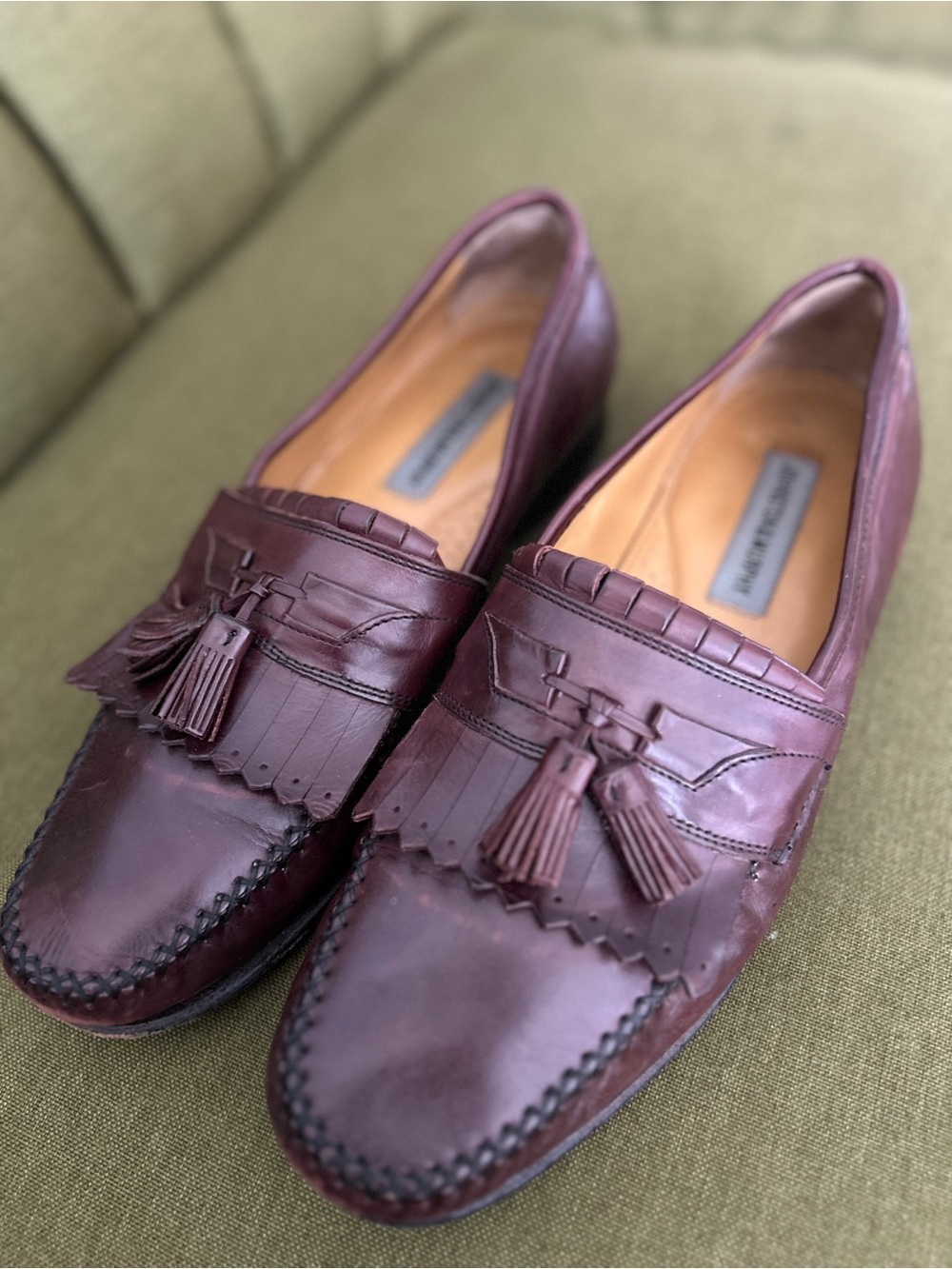 Johnston & Murphy Men's Burgundy Hayes Tassel Loafers - Classic Leather Slip-On